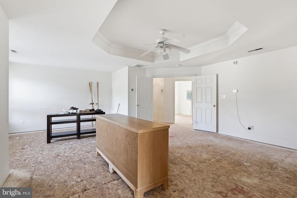 1595 HERON WAY