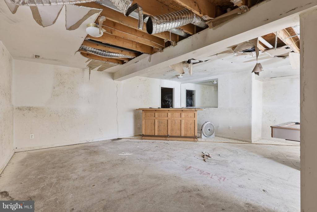 1595 HERON WAY