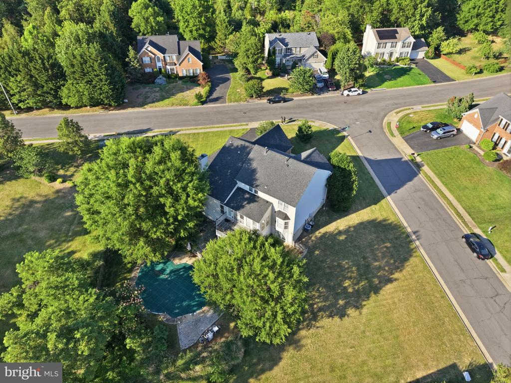 1595 HERON WAY