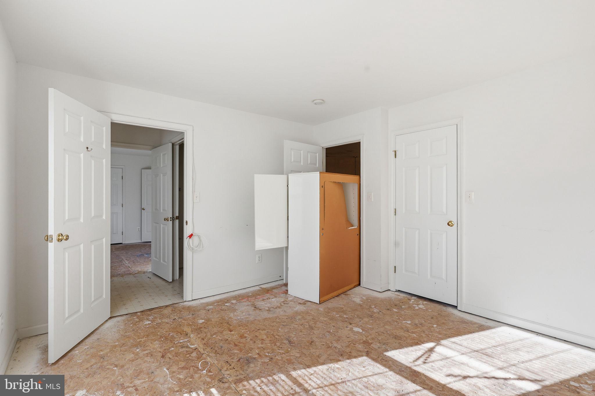 1595 HERON WAY