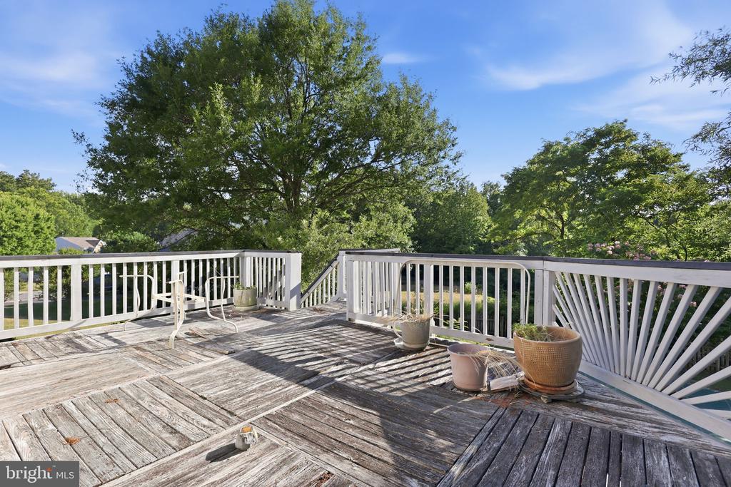 1595 HERON WAY