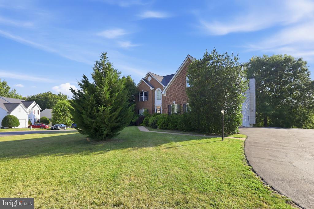 1595 HERON WAY