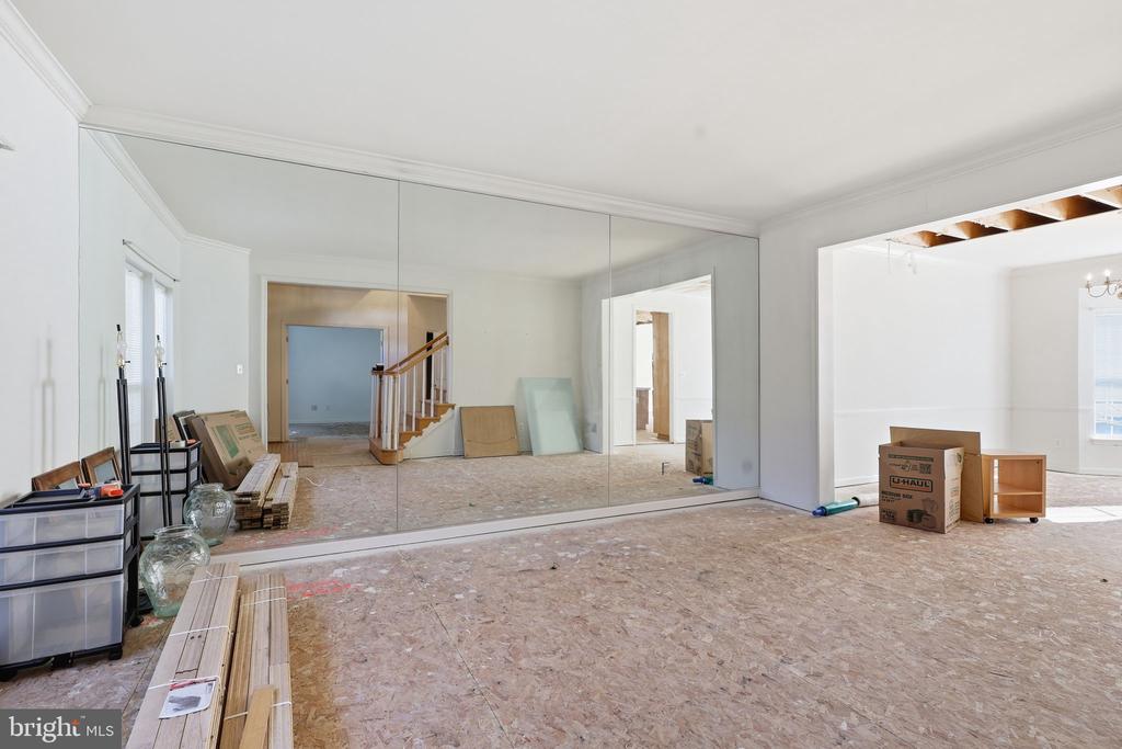 1595 HERON WAY