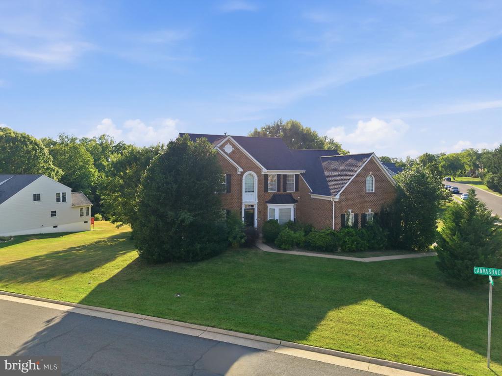 1595 HERON WAY