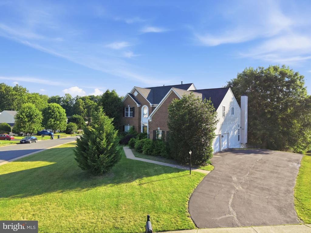 1595 HERON WAY