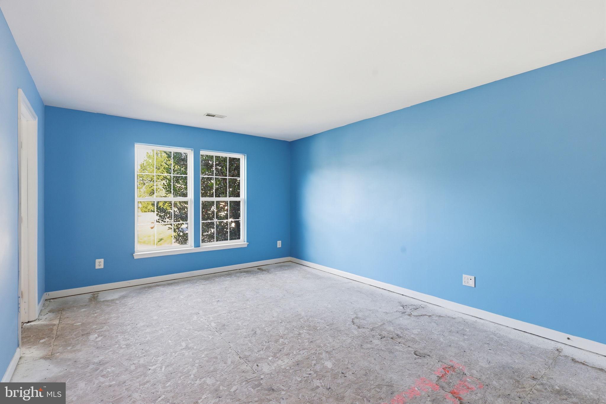 1595 HERON WAY