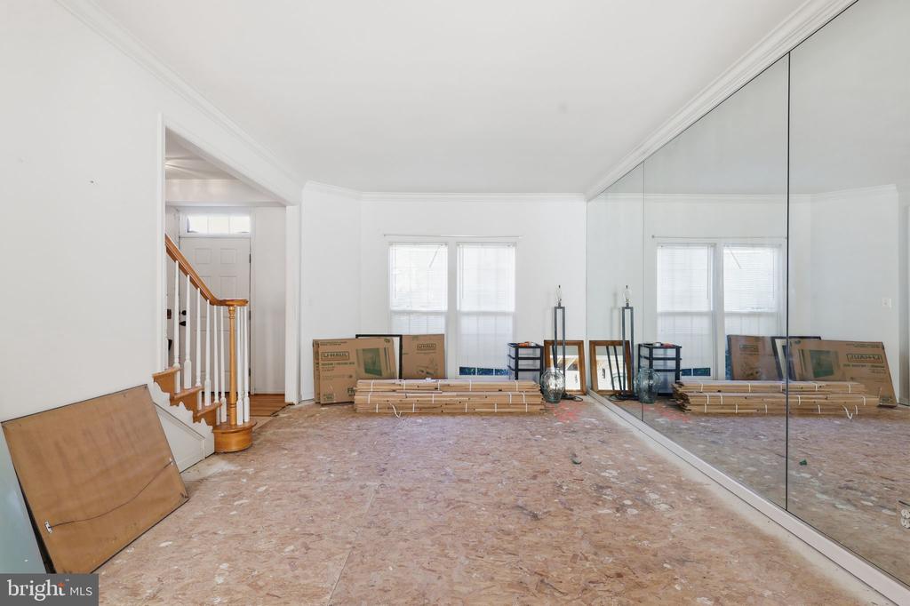 1595 HERON WAY