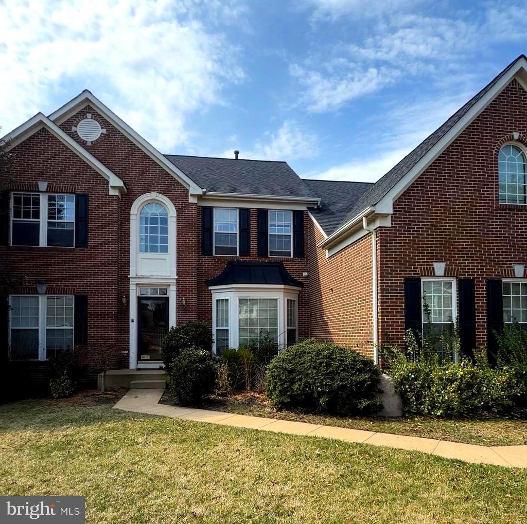 1595 HERON WAY
