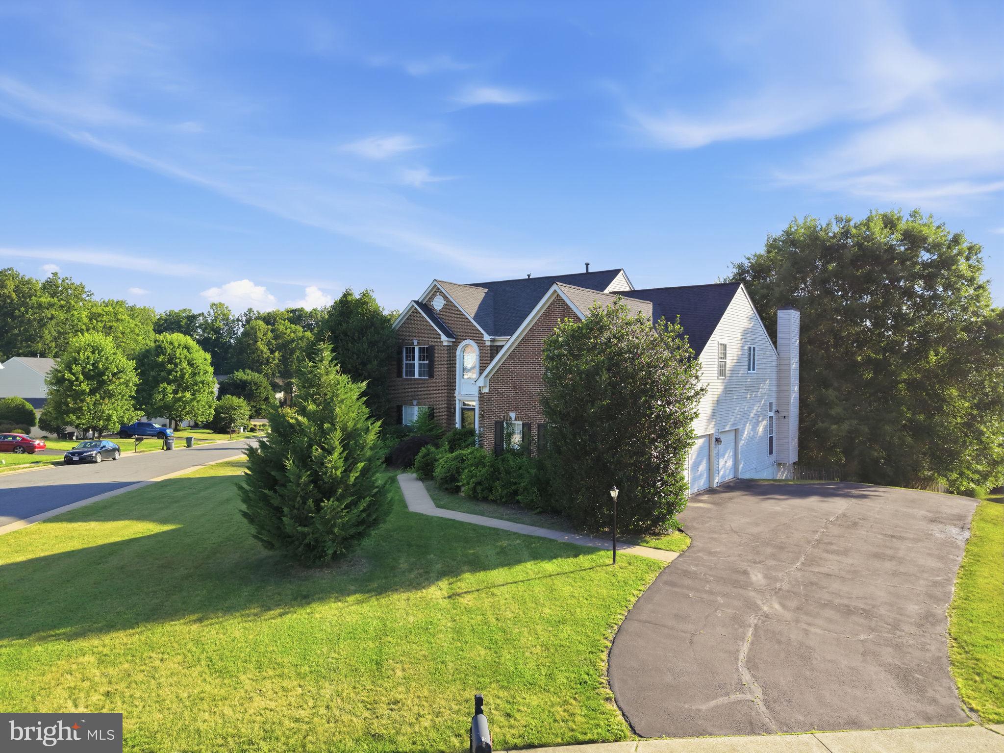 1595 HERON WAY