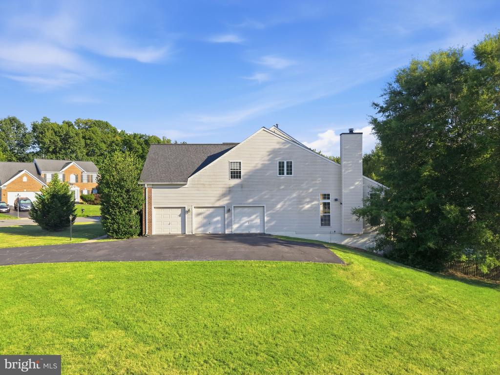 1595 HERON WAY