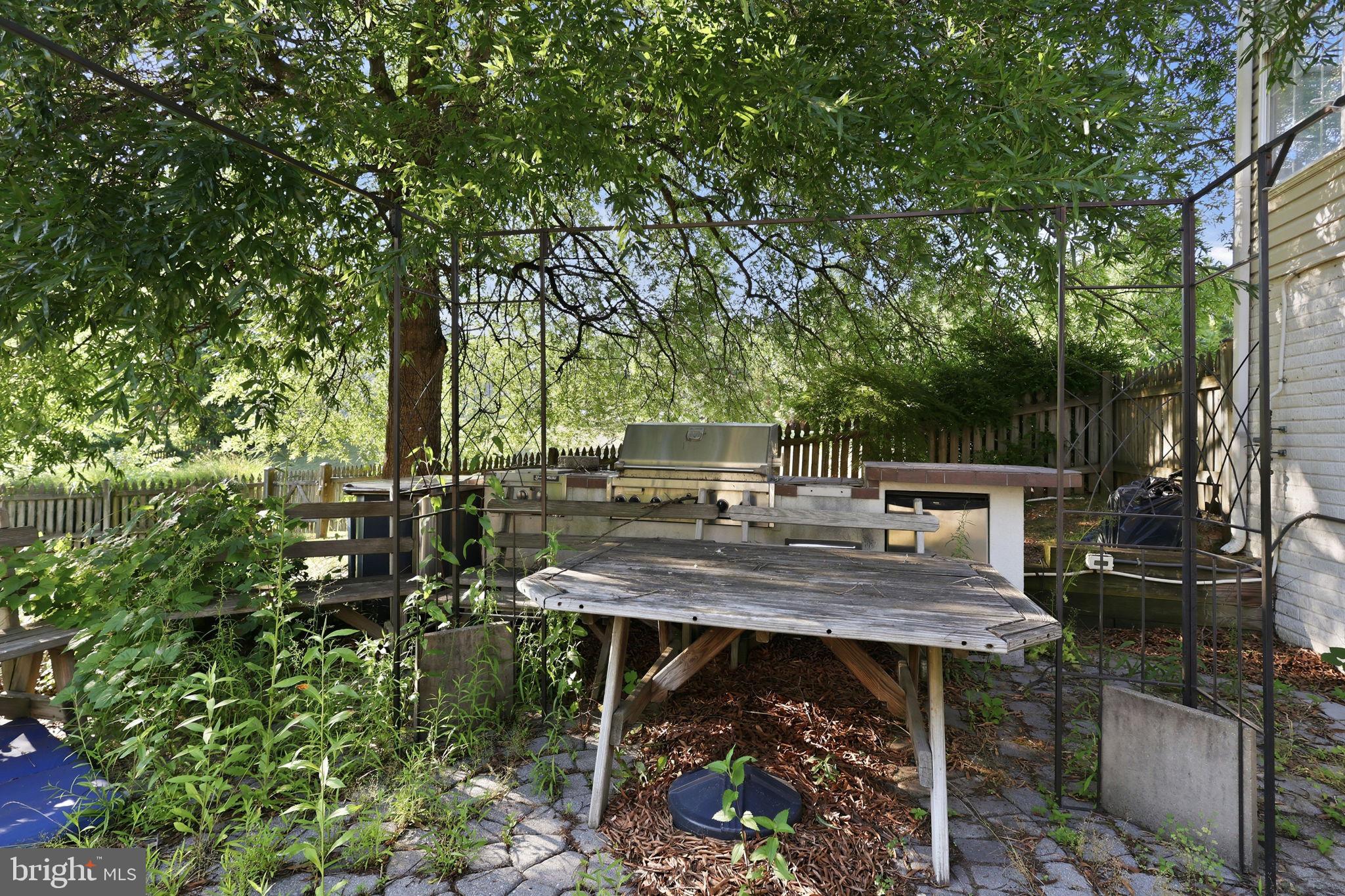 1595 HERON WAY