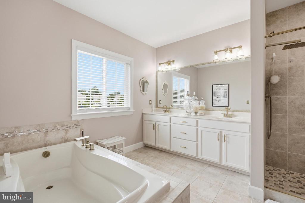 8800 OLD DOMINION HUNT CIRCLE