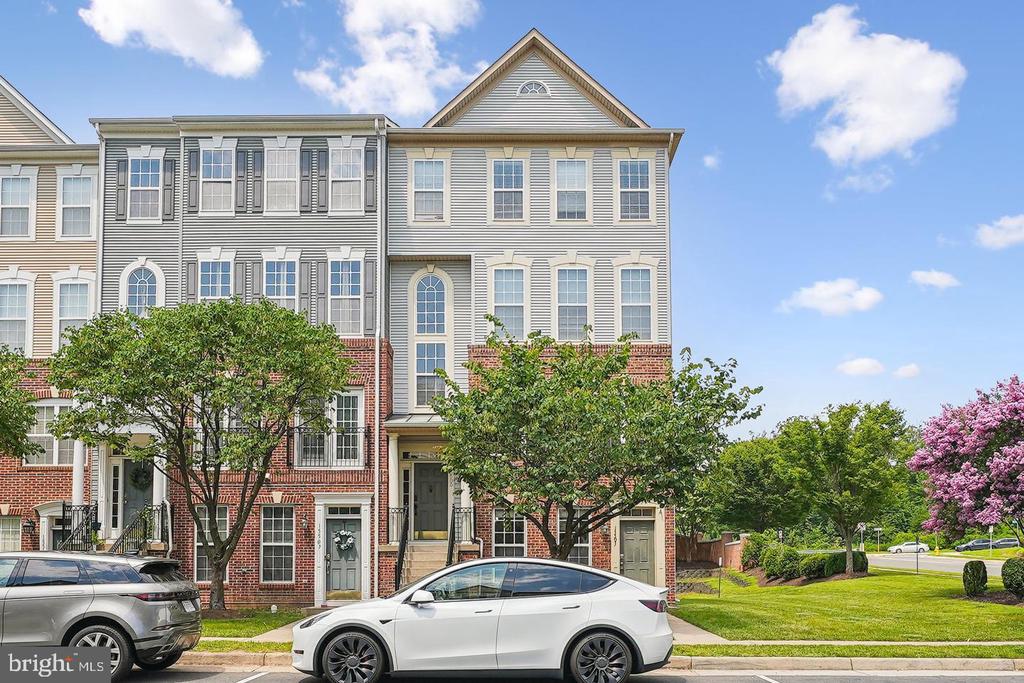 15503 JOHN DISKIN CIRCLE Unit: 32