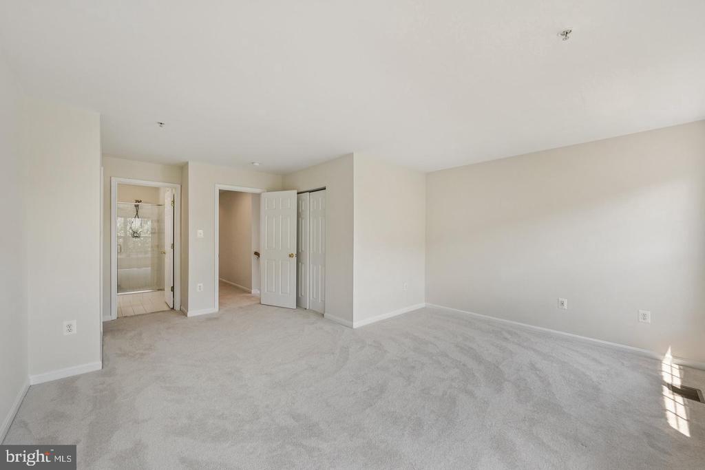 15503 JOHN DISKIN CIRCLE Unit: 32