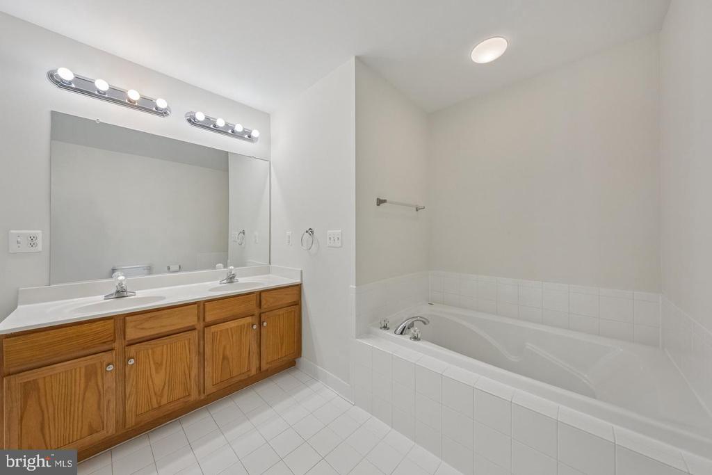 15503 JOHN DISKIN CIRCLE Unit: 32