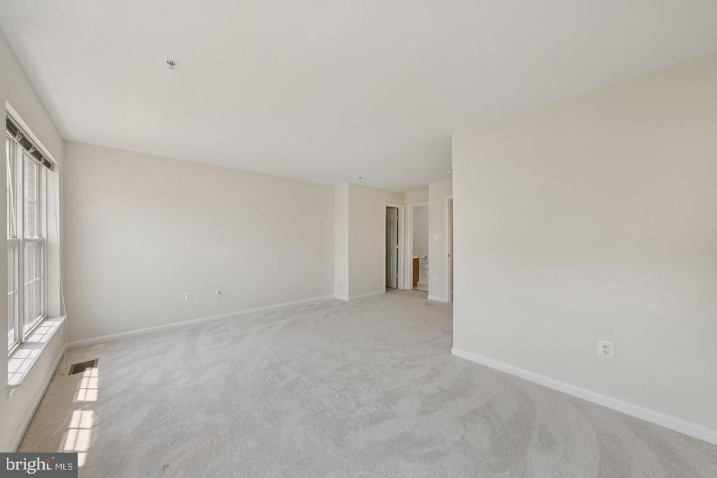 15503 JOHN DISKIN CIRCLE Unit: 32