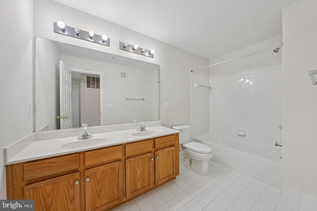 15503 JOHN DISKIN CIRCLE Unit: 32
