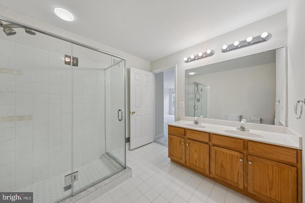 15503 JOHN DISKIN CIRCLE Unit: 32