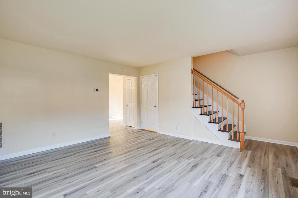 410 OLDE GREENWICH CIRCLE