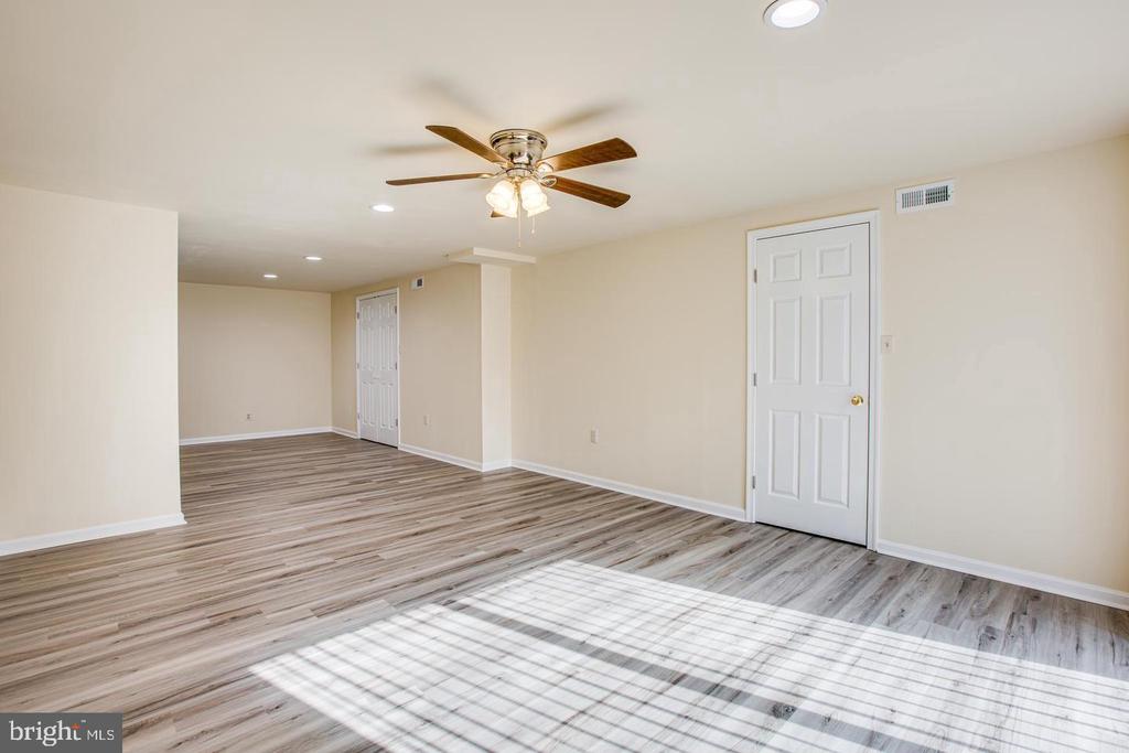 410 OLDE GREENWICH CIRCLE