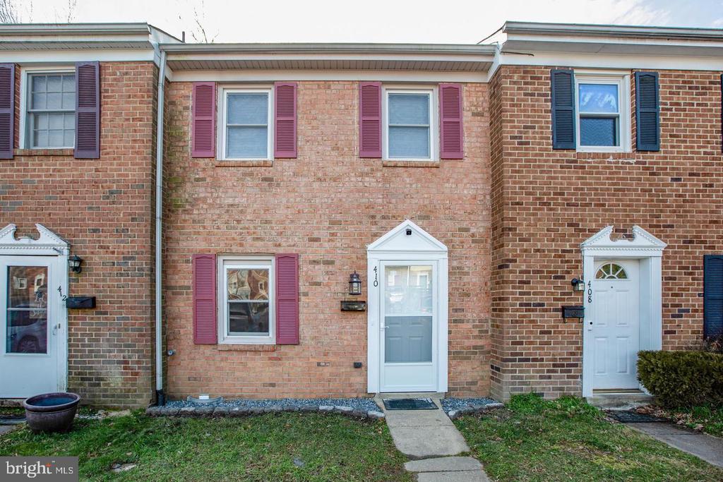 410 OLDE GREENWICH CIRCLE