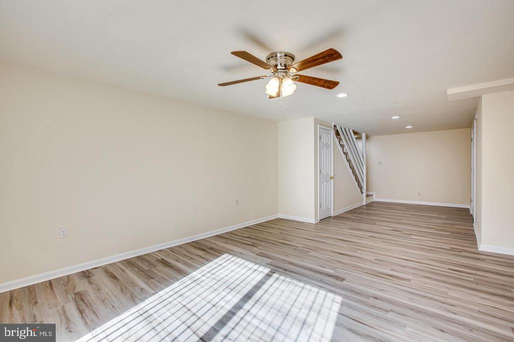 410 OLDE GREENWICH CIRCLE