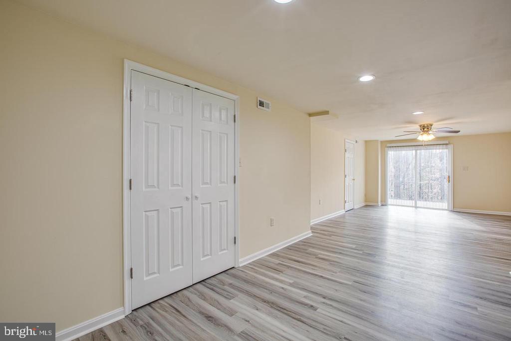 410 OLDE GREENWICH CIRCLE