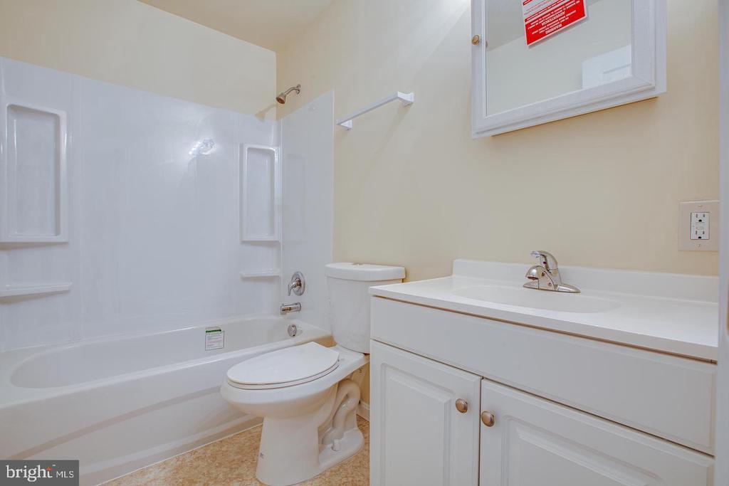 410 OLDE GREENWICH CIRCLE