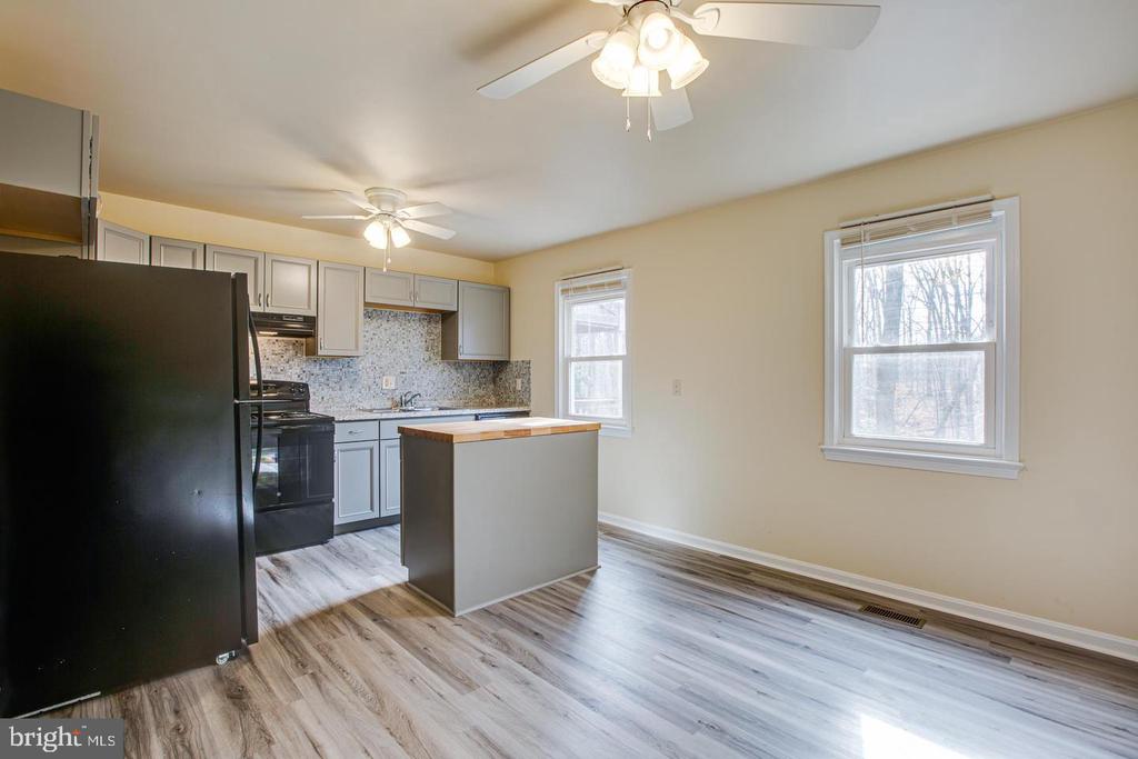 410 OLDE GREENWICH CIRCLE
