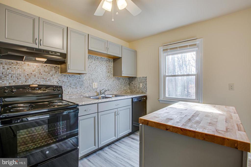 410 OLDE GREENWICH CIRCLE