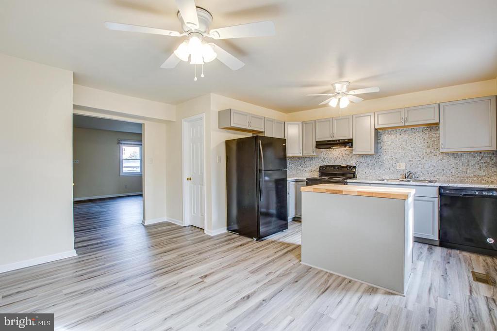 410 OLDE GREENWICH CIRCLE