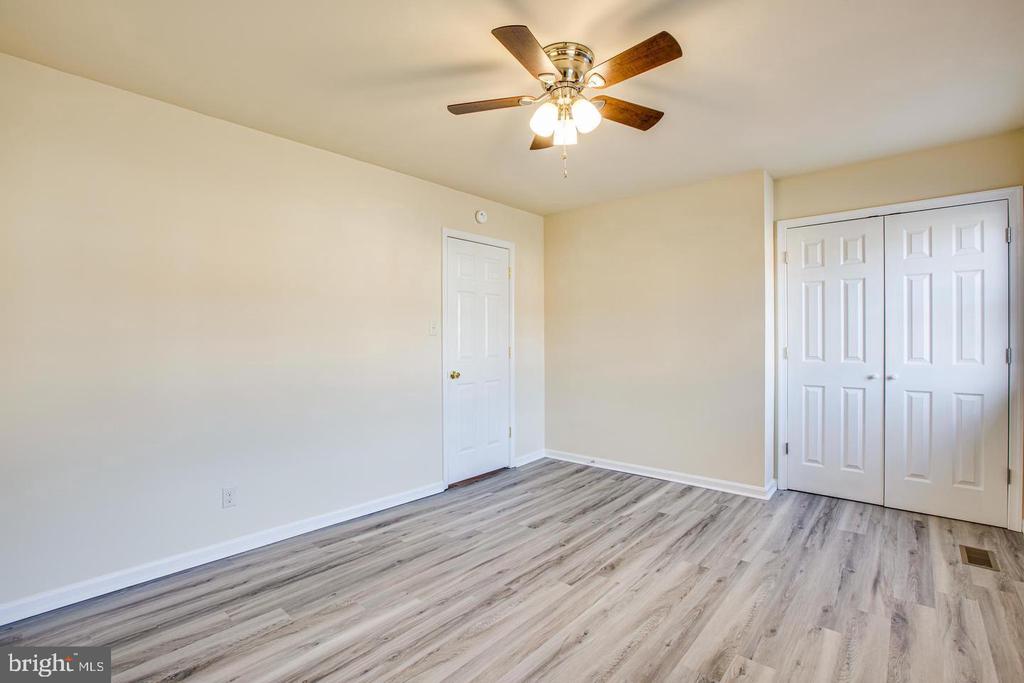 410 OLDE GREENWICH CIRCLE