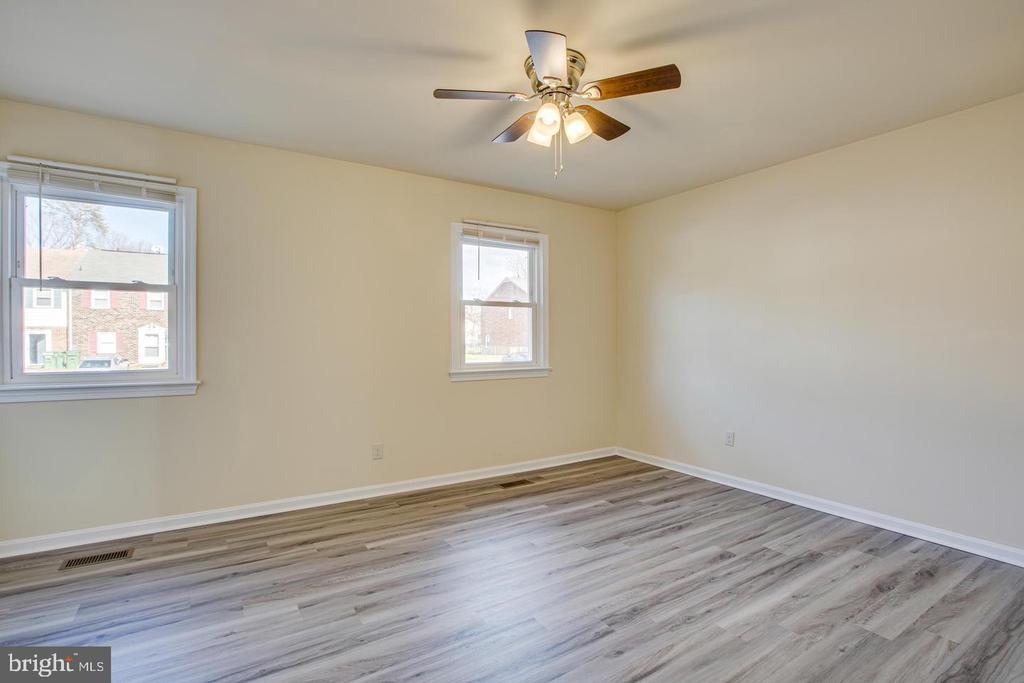 410 OLDE GREENWICH CIRCLE