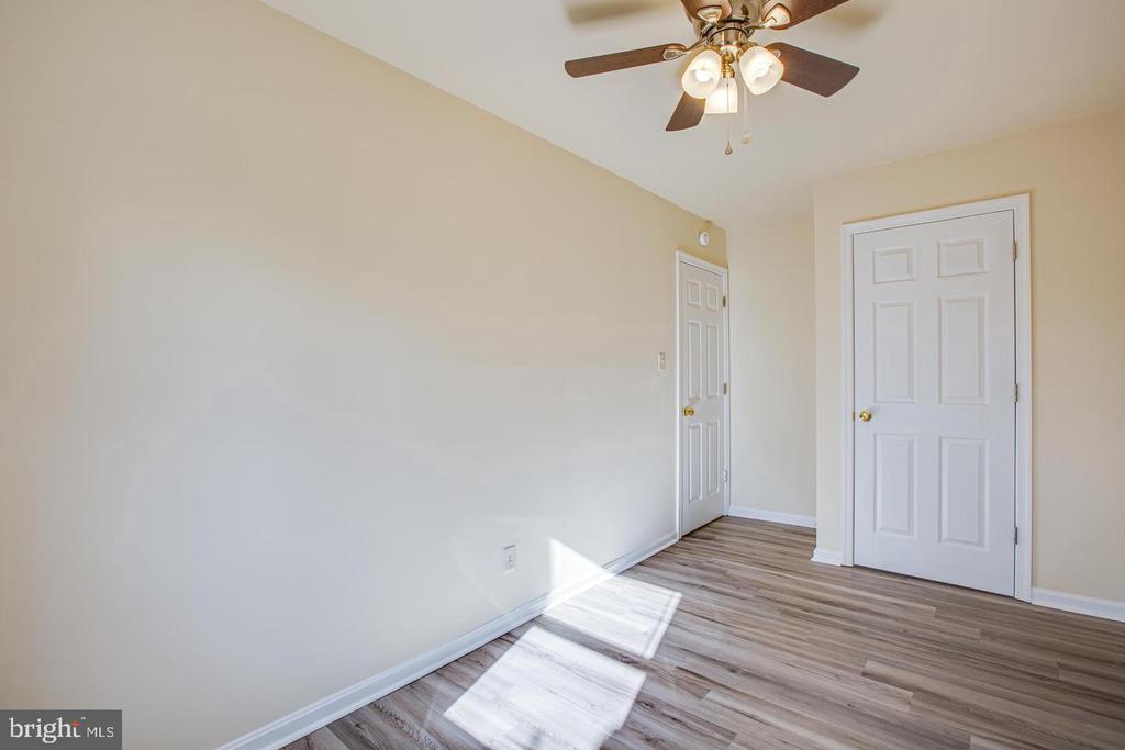 410 OLDE GREENWICH CIRCLE