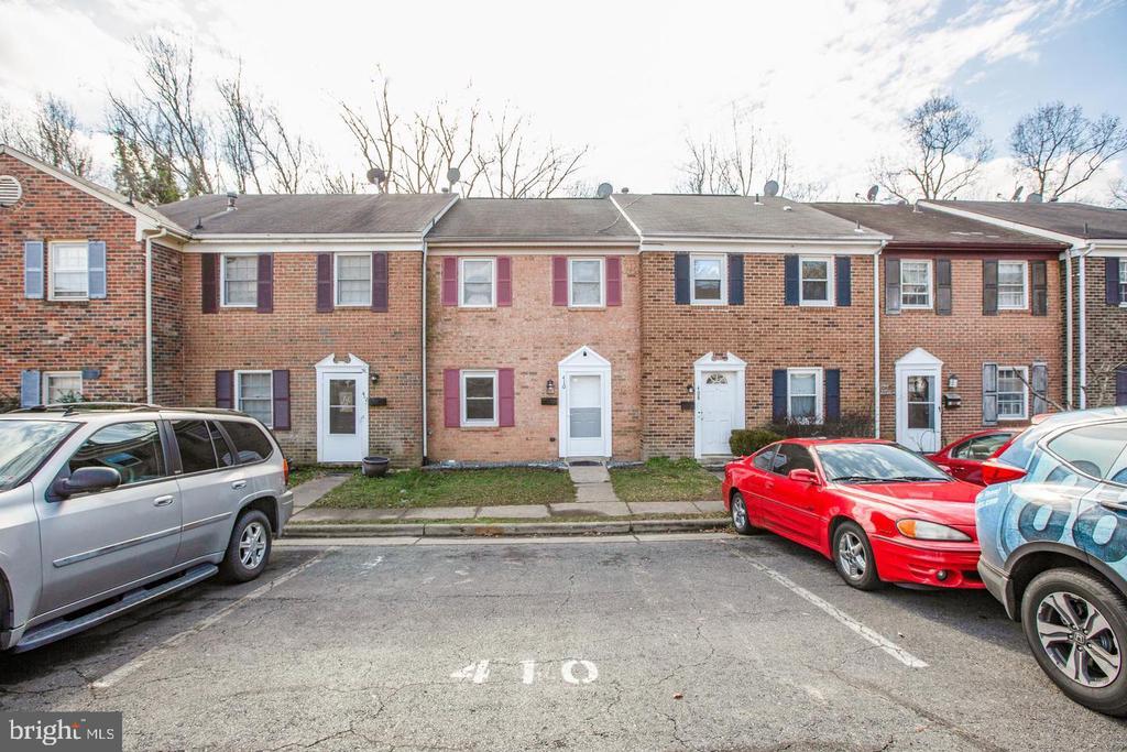 410 OLDE GREENWICH CIRCLE
