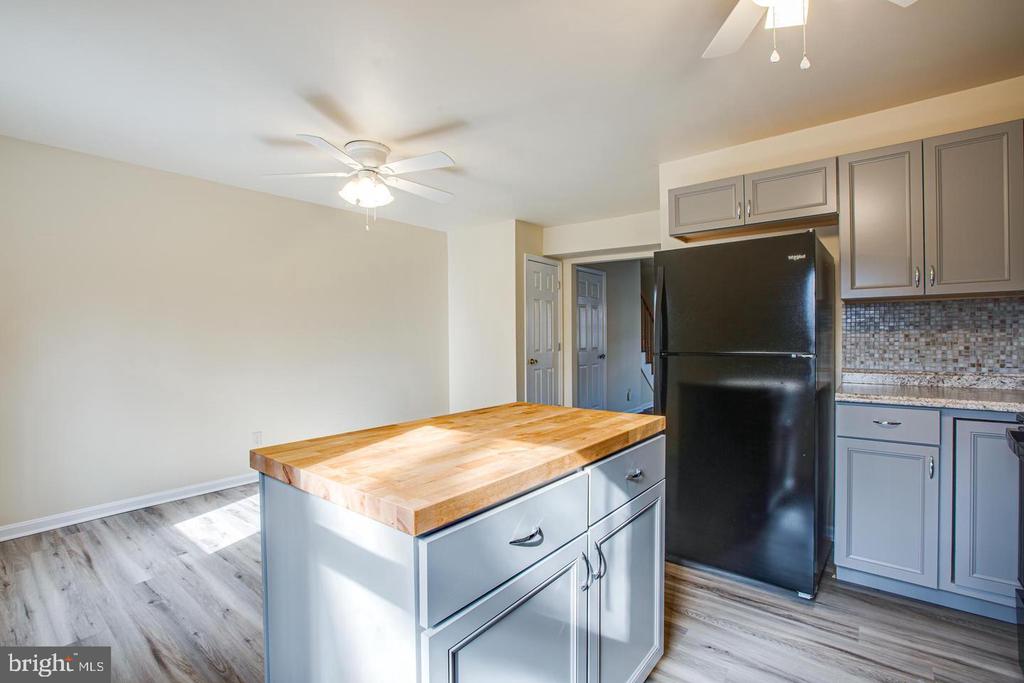 410 OLDE GREENWICH CIRCLE