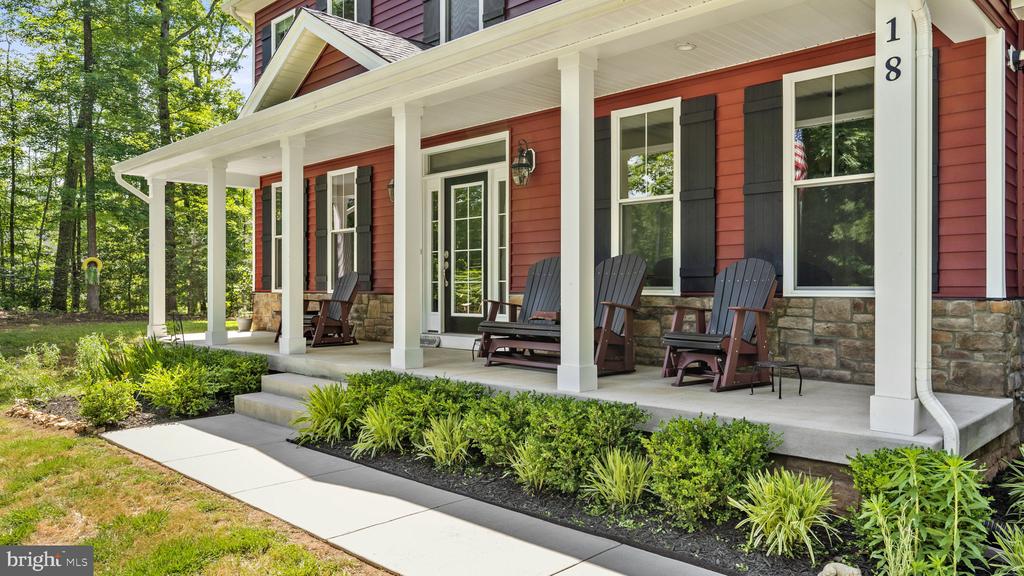 18 HARTWOOD VALLEY COURT