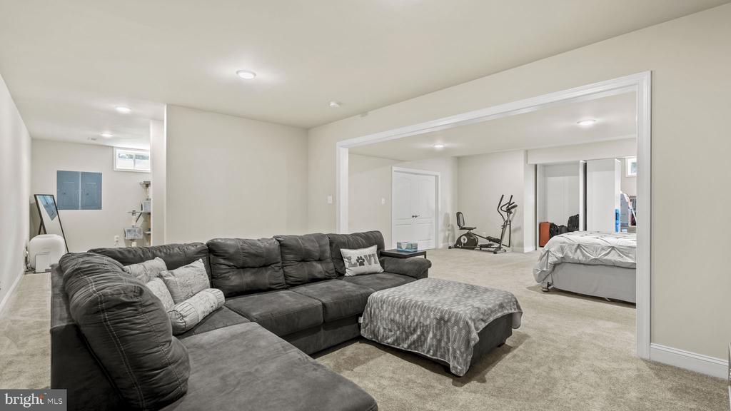 18 HARTWOOD VALLEY COURT