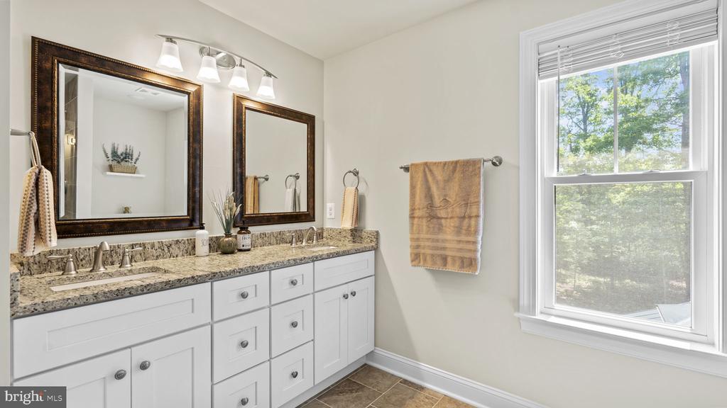 18 HARTWOOD VALLEY COURT