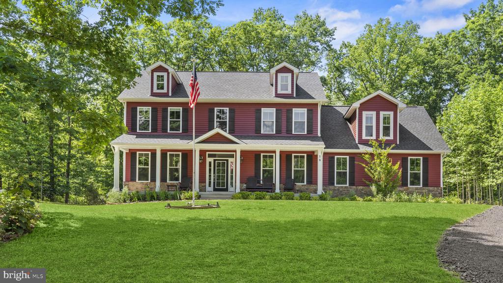 18 HARTWOOD VALLEY COURT
