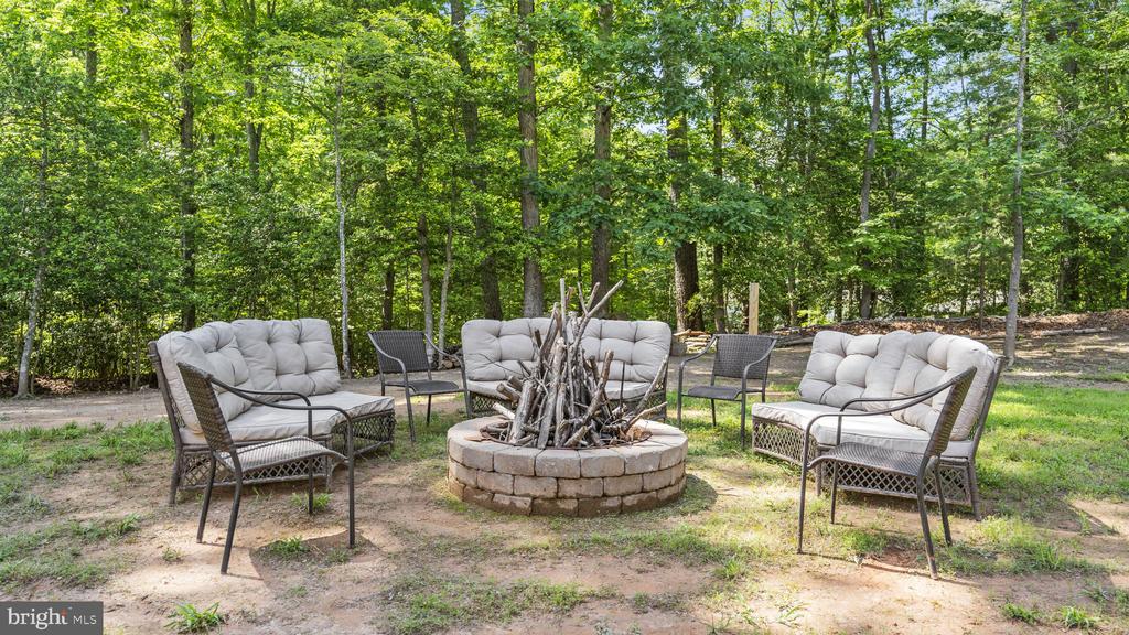 18 HARTWOOD VALLEY COURT