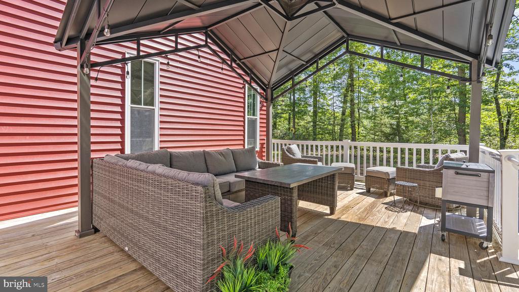 18 HARTWOOD VALLEY COURT