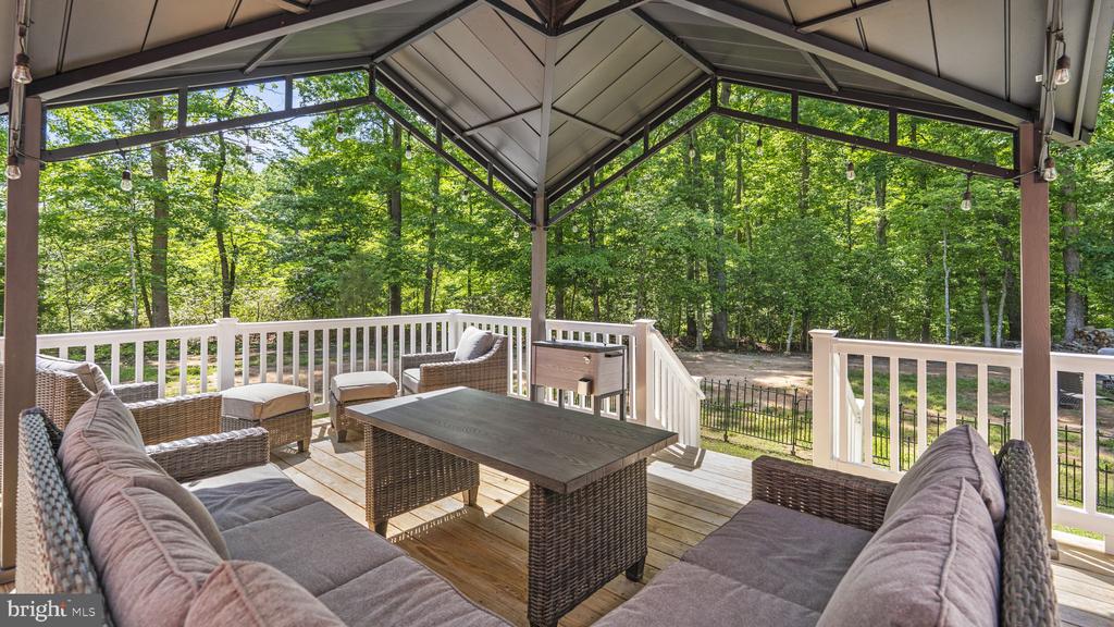 18 HARTWOOD VALLEY COURT