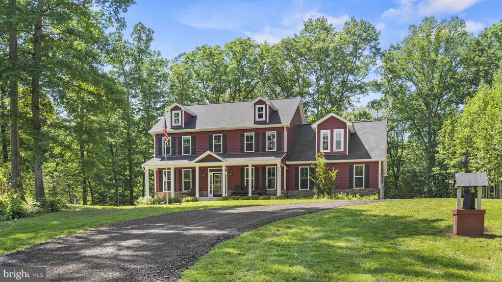 18 HARTWOOD VALLEY COURT