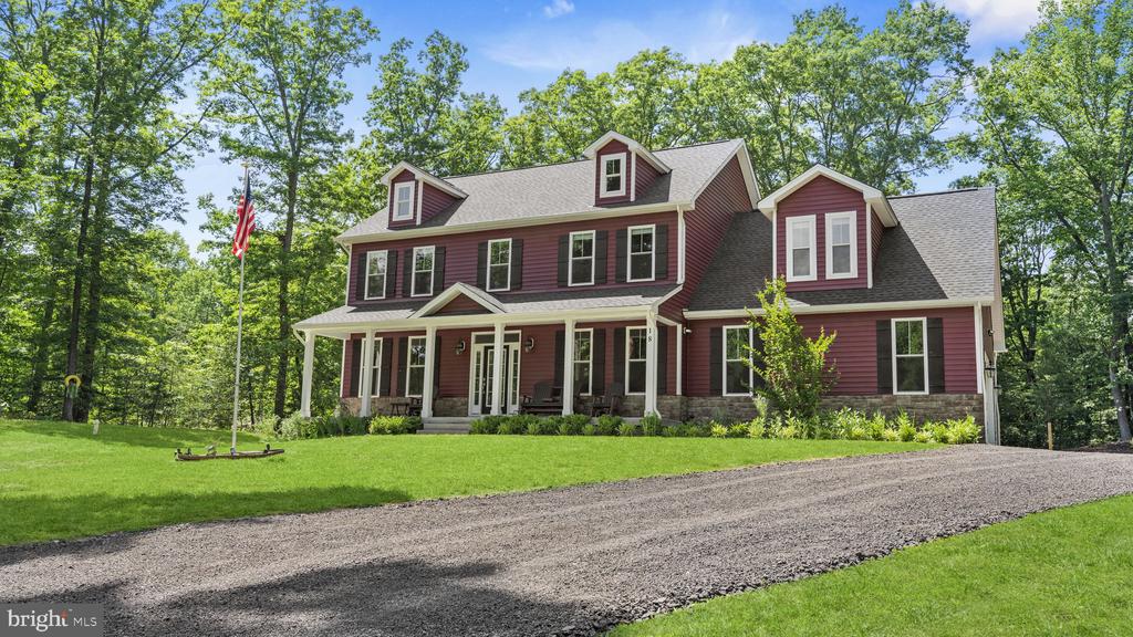 18 HARTWOOD VALLEY COURT