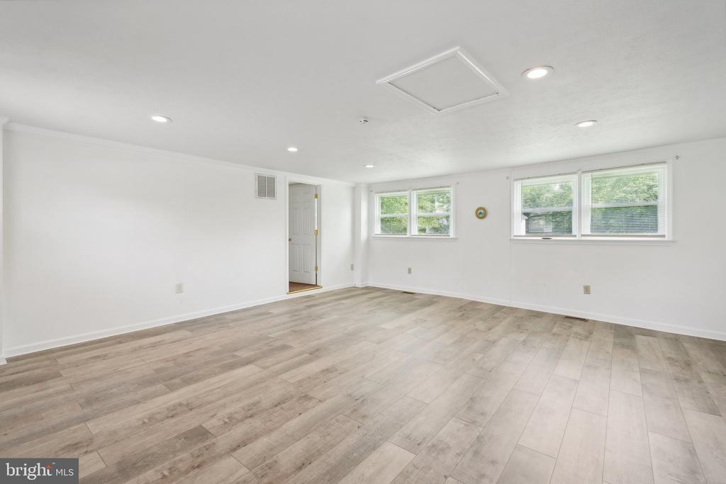 1083 MOUNTAIN VIEW ROAD
