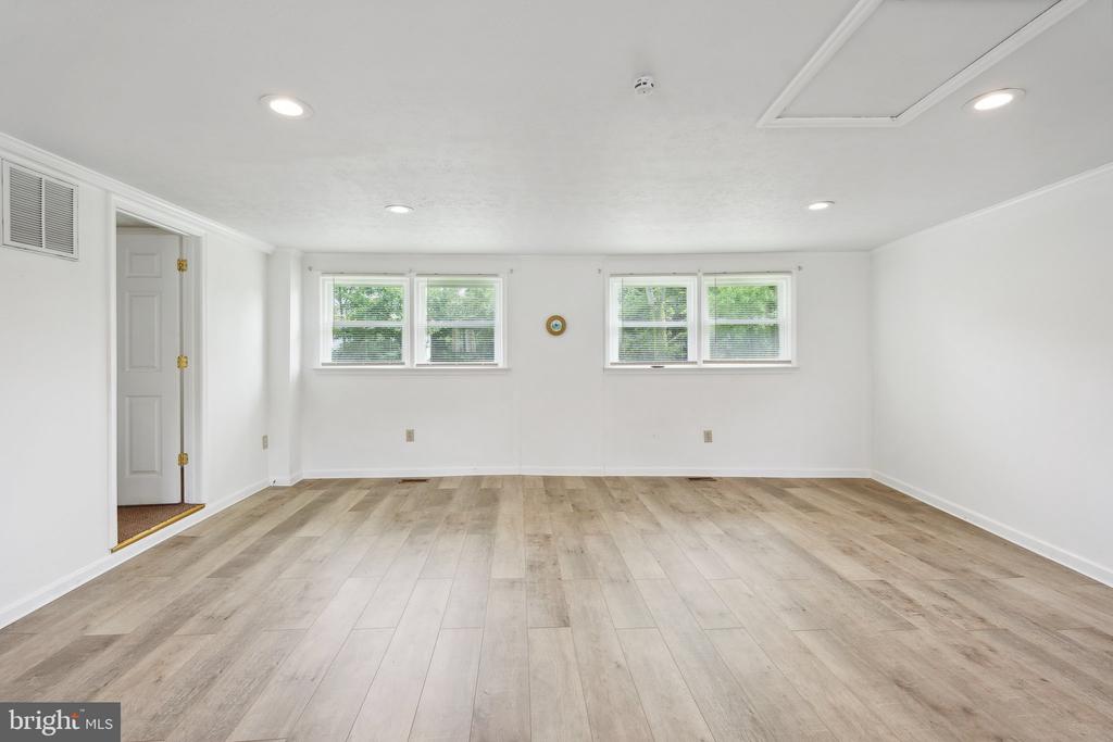 1083 MOUNTAIN VIEW ROAD