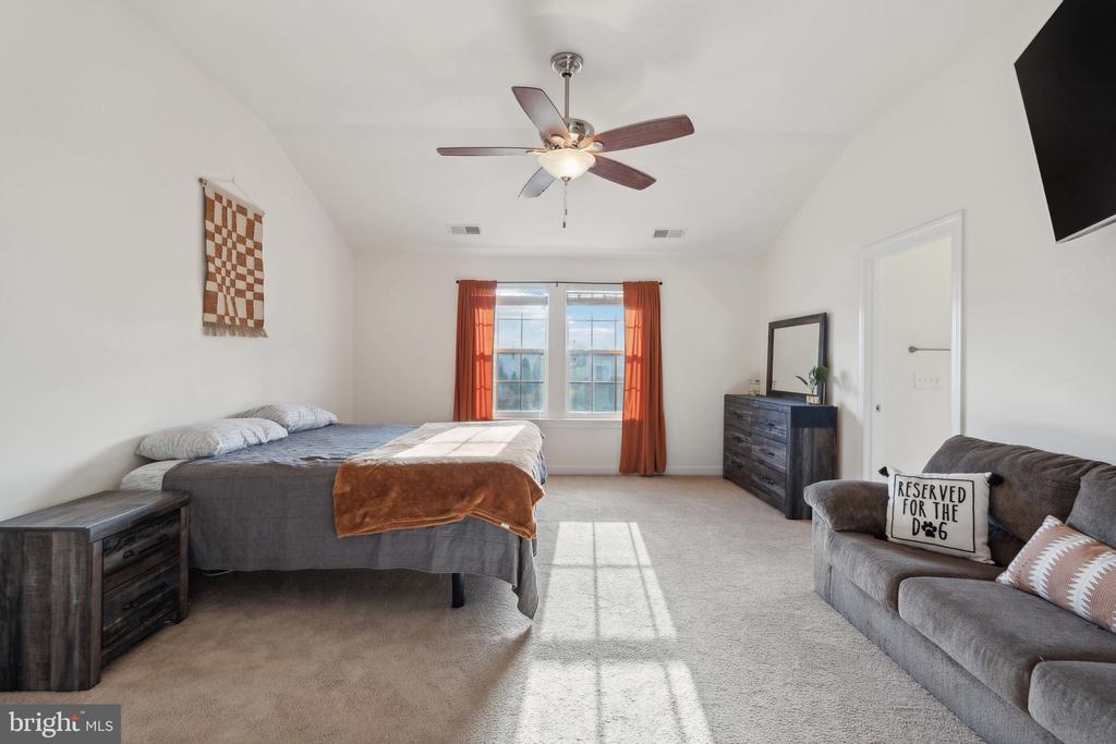 115 COACHMAN CIRCLE
