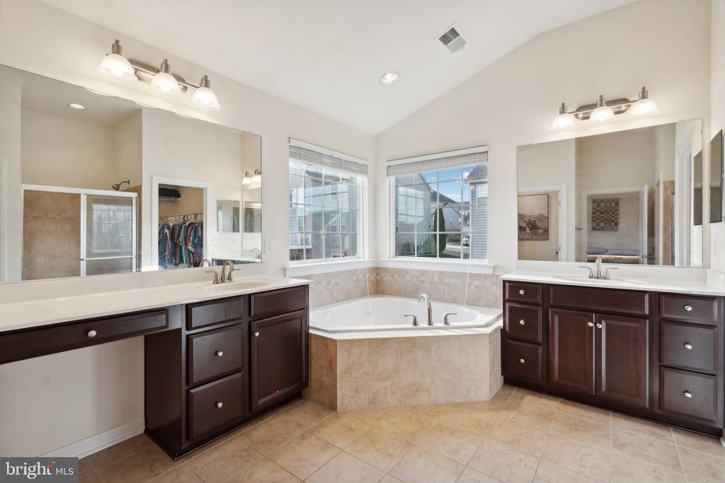 115 COACHMAN CIRCLE