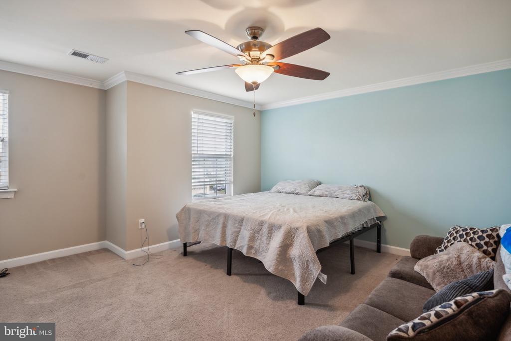 115 COACHMAN CIRCLE